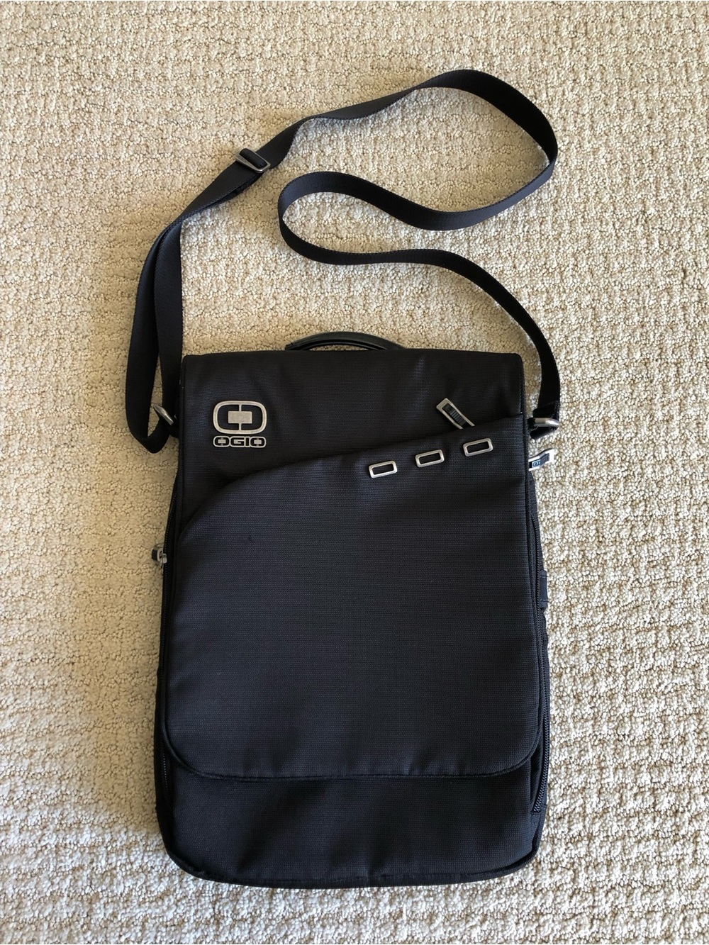 OGIO Technologio Compact Laptop Notebook Messenger Bag